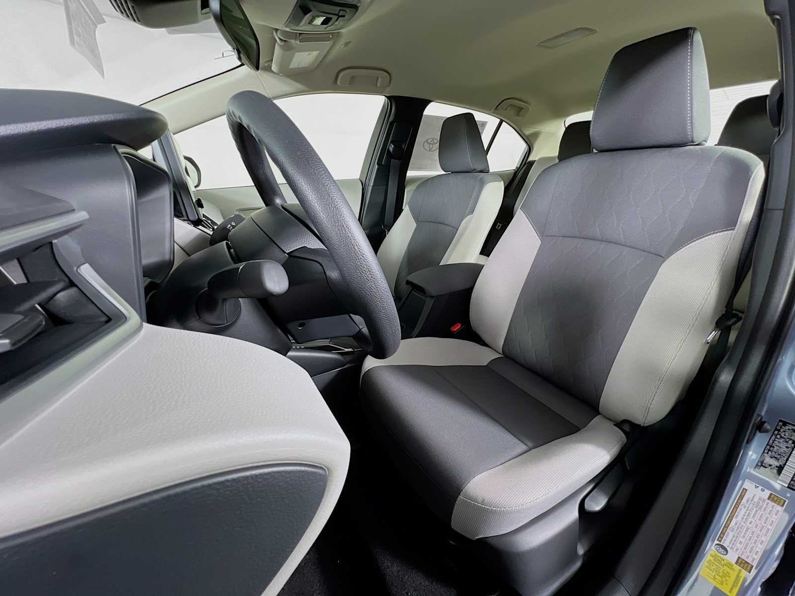 2025 Toyota Corolla Hybrid LE - Photo 12