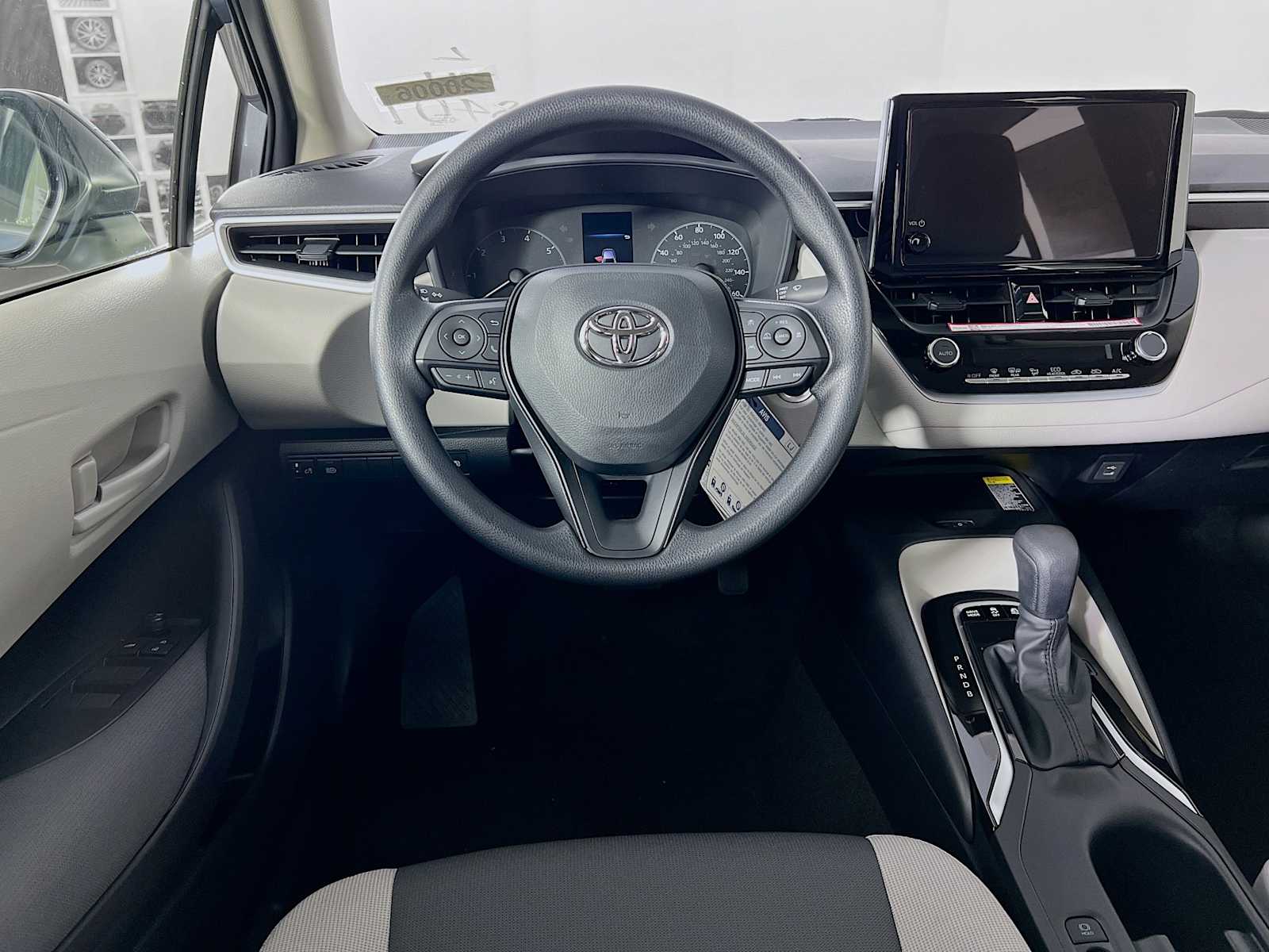 2025 Toyota Corolla Hybrid LE - Photo 14