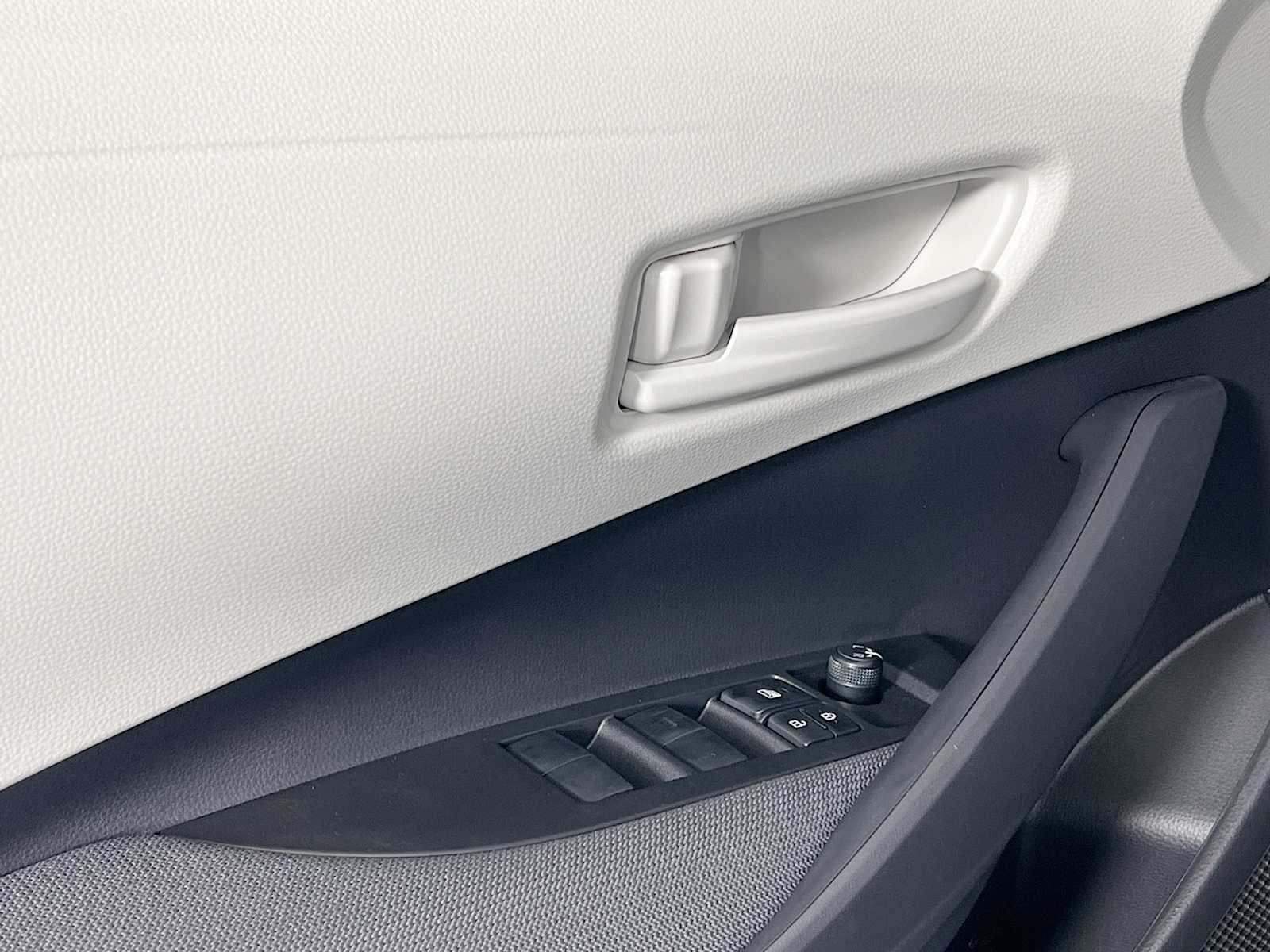 2025 Toyota Corolla Hybrid LE - Photo 15
