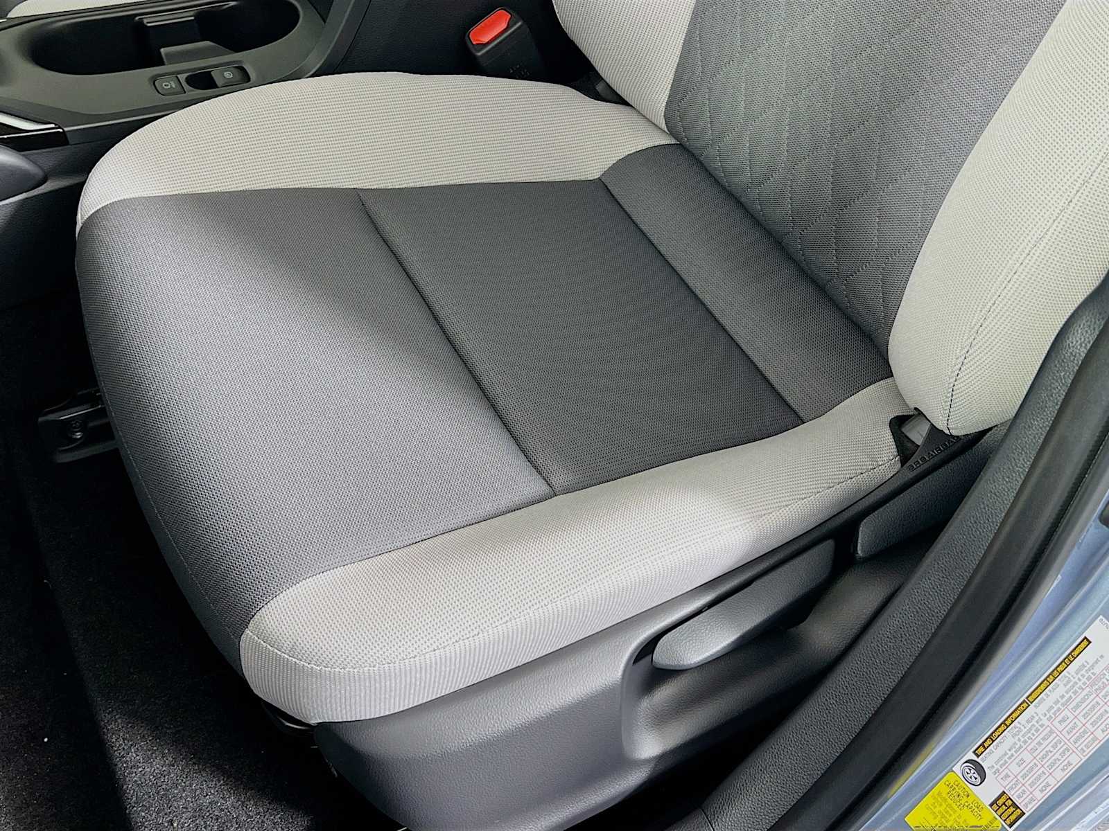 2025 Toyota Corolla Hybrid LE - Photo 16