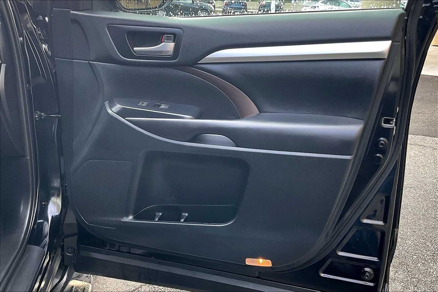 2019 Toyota Highlander XLE - Photo 12