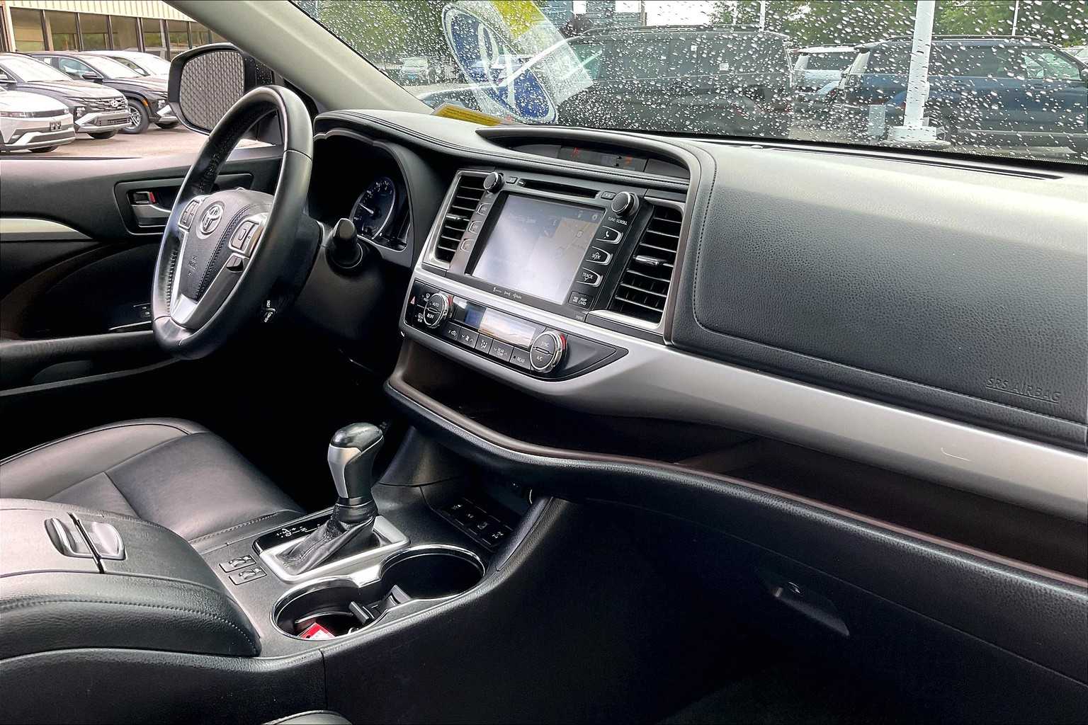 2019 Toyota Highlander XLE - Photo 14