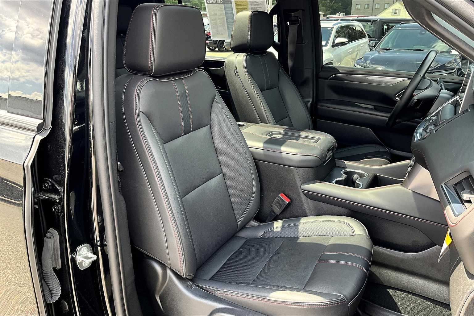 2023 Chevrolet Suburban RST - Photo 11