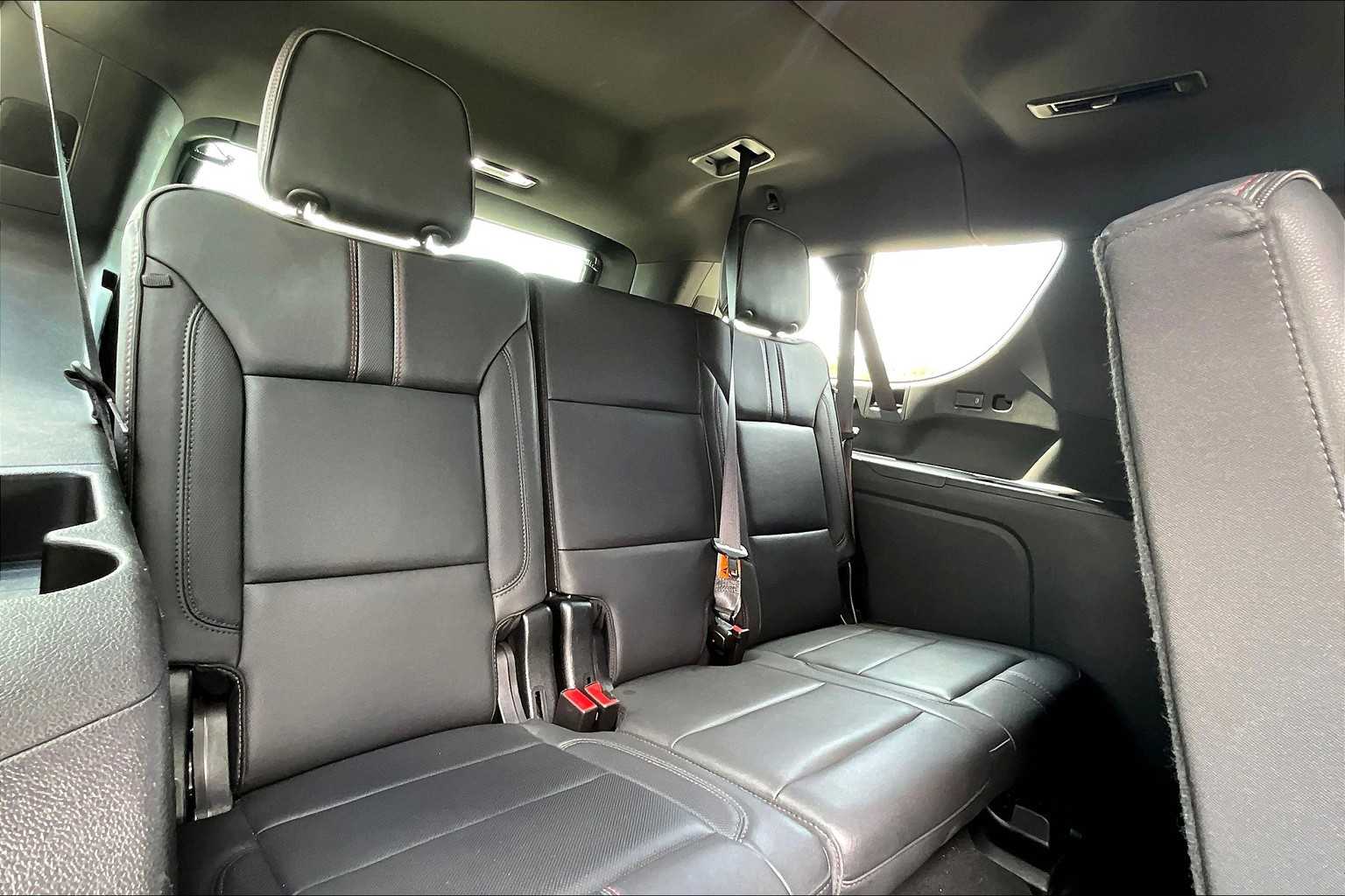 2023 Chevrolet Suburban RST - Photo 17