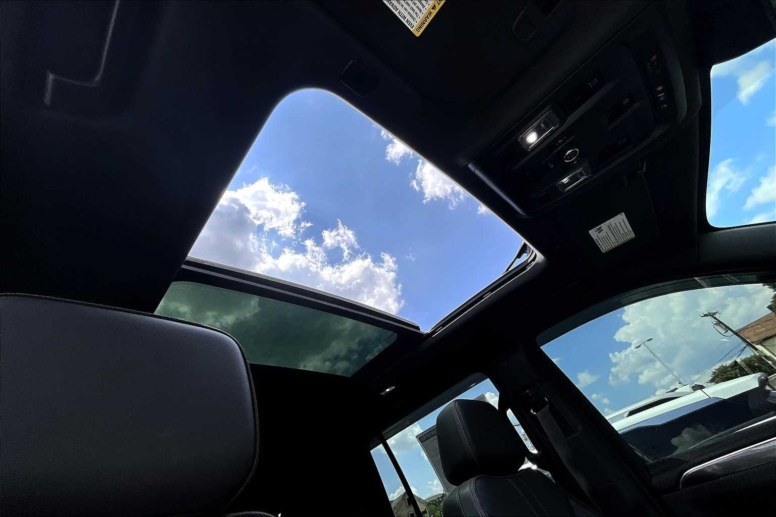 2023 Chevrolet Suburban RST - Photo 23