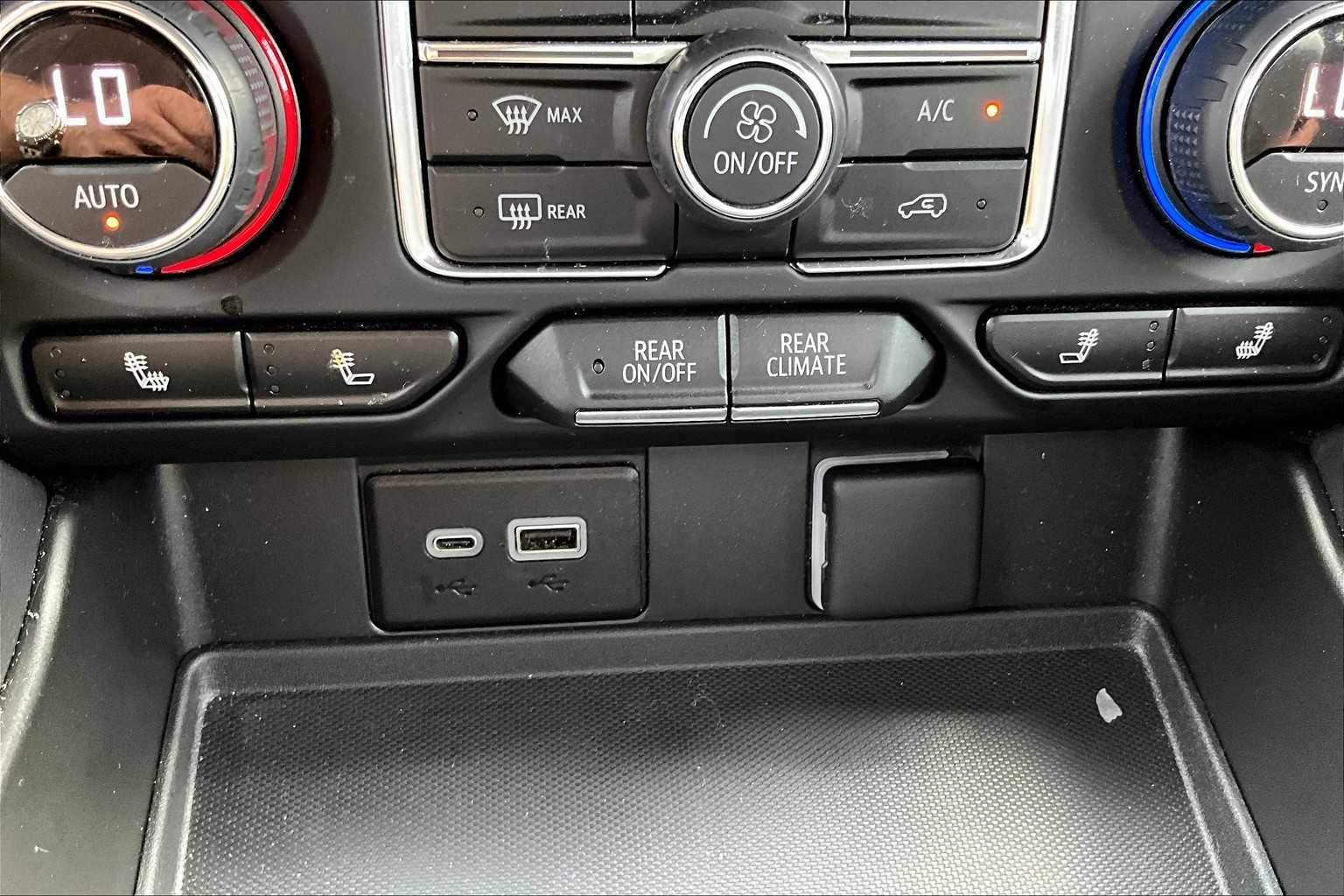 2023 Chevrolet Suburban RST - Photo 27