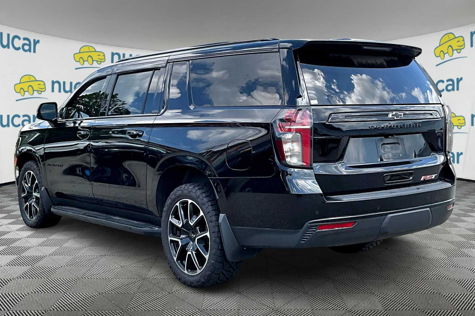 2023 Chevrolet Suburban RST - Photo 4