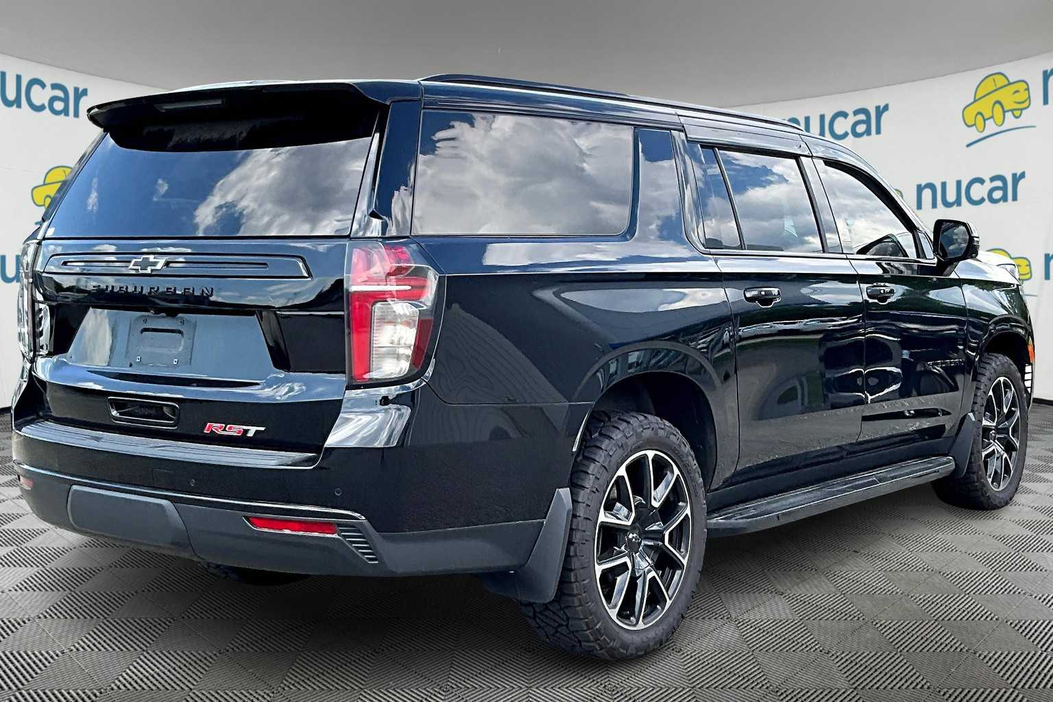 2023 Chevrolet Suburban RST - Photo 6
