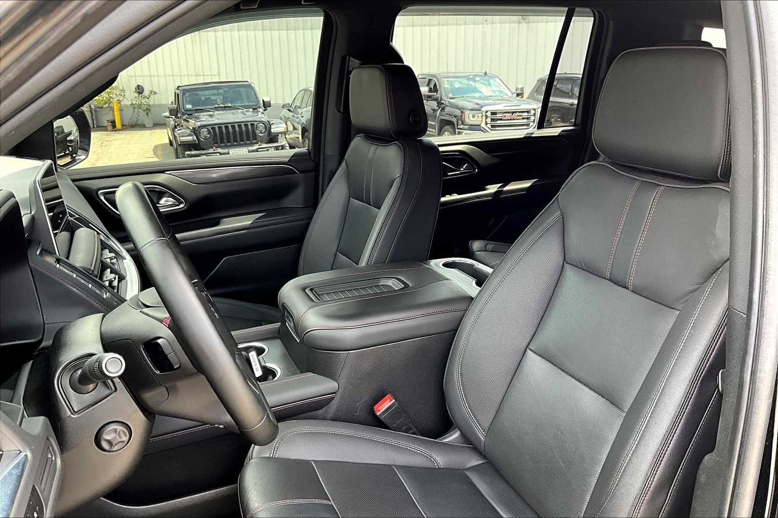 2023 Chevrolet Suburban RST - Photo 10