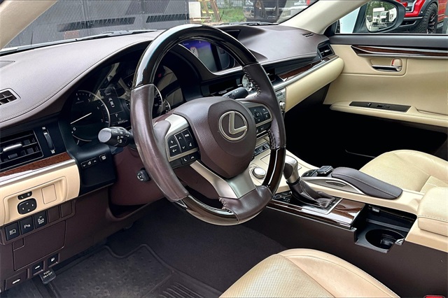 2017 Lexus ES 350 - Photo 14