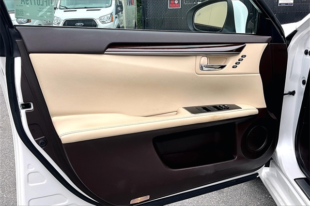 2017 Lexus ES 350 - Photo 19