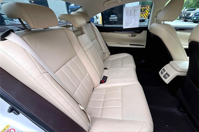 2017 Lexus ES 350 - Photo 23