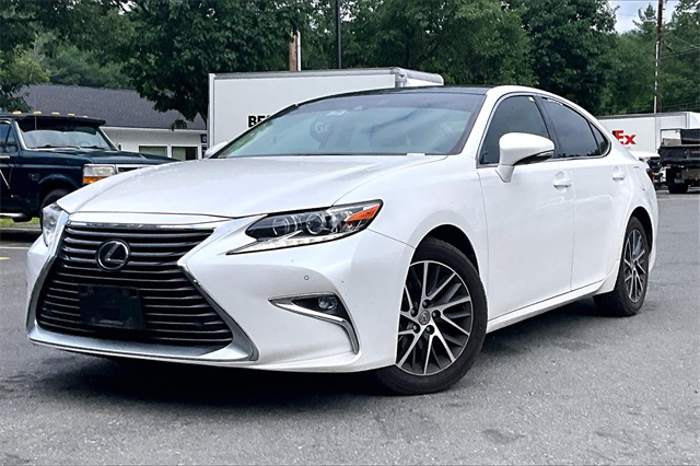 2017 Lexus ES 350 - Photo 3