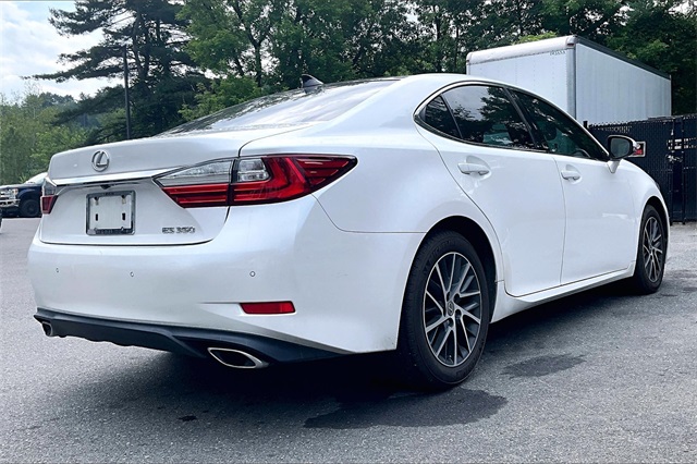 2017 Lexus ES 350 - Photo 4