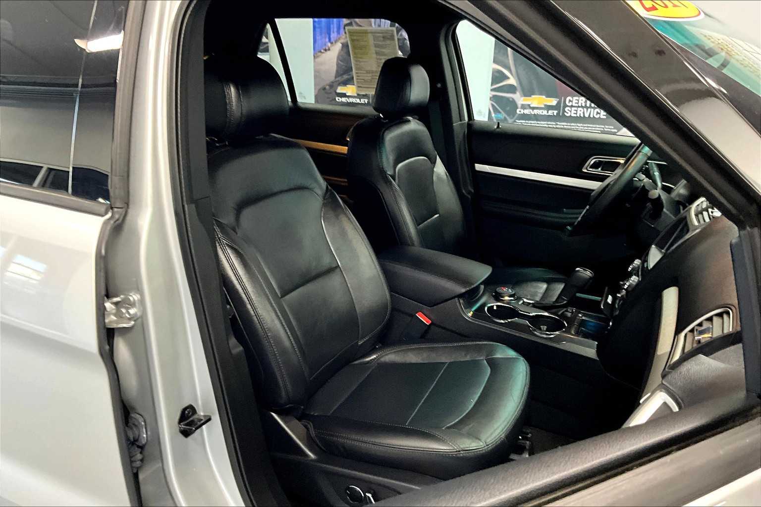 2017 Ford Explorer XLT - Photo 11