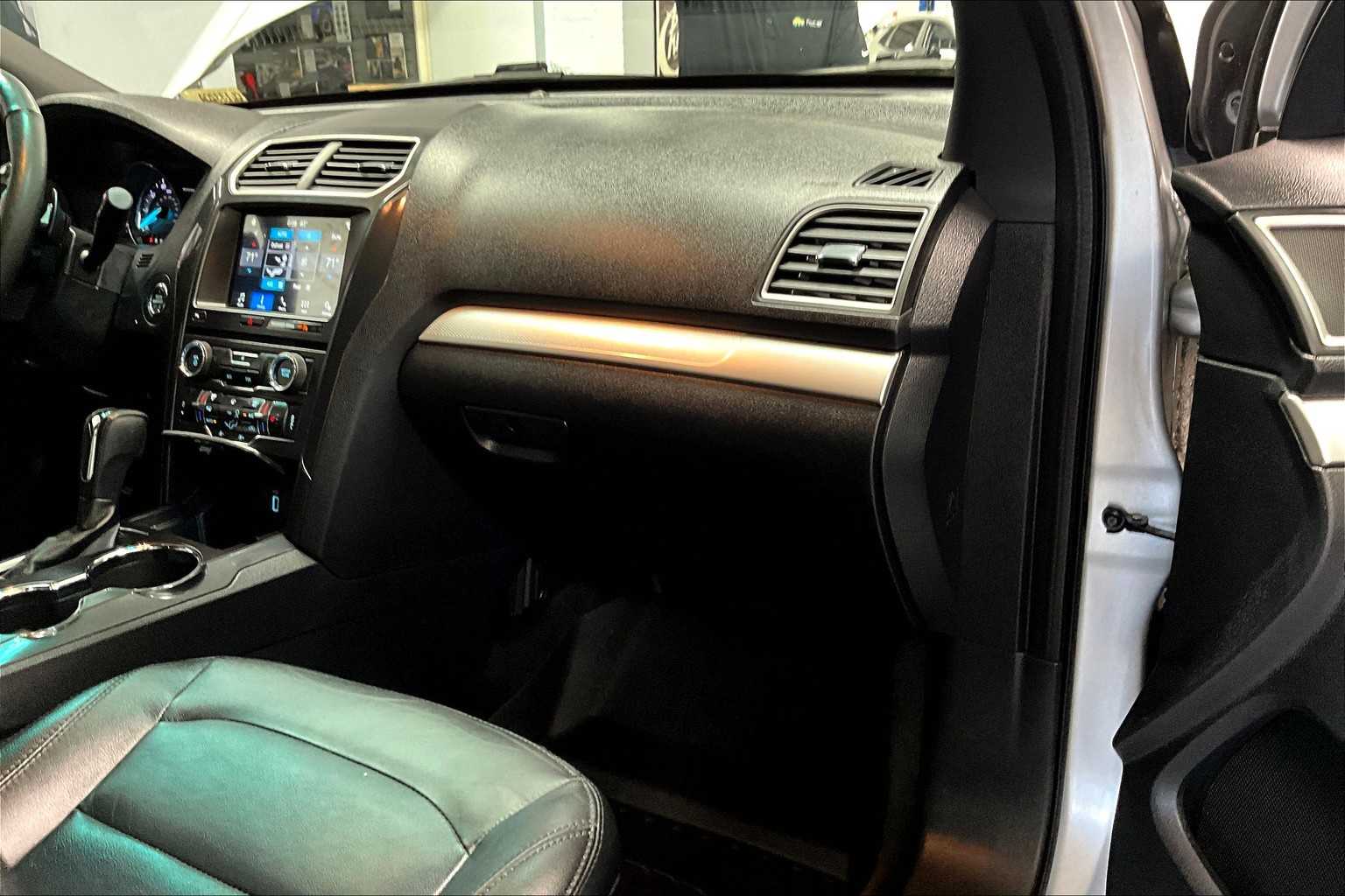 2017 Ford Explorer XLT - Photo 13