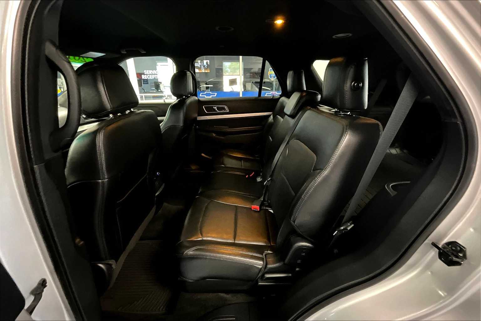2017 Ford Explorer XLT - Photo 15