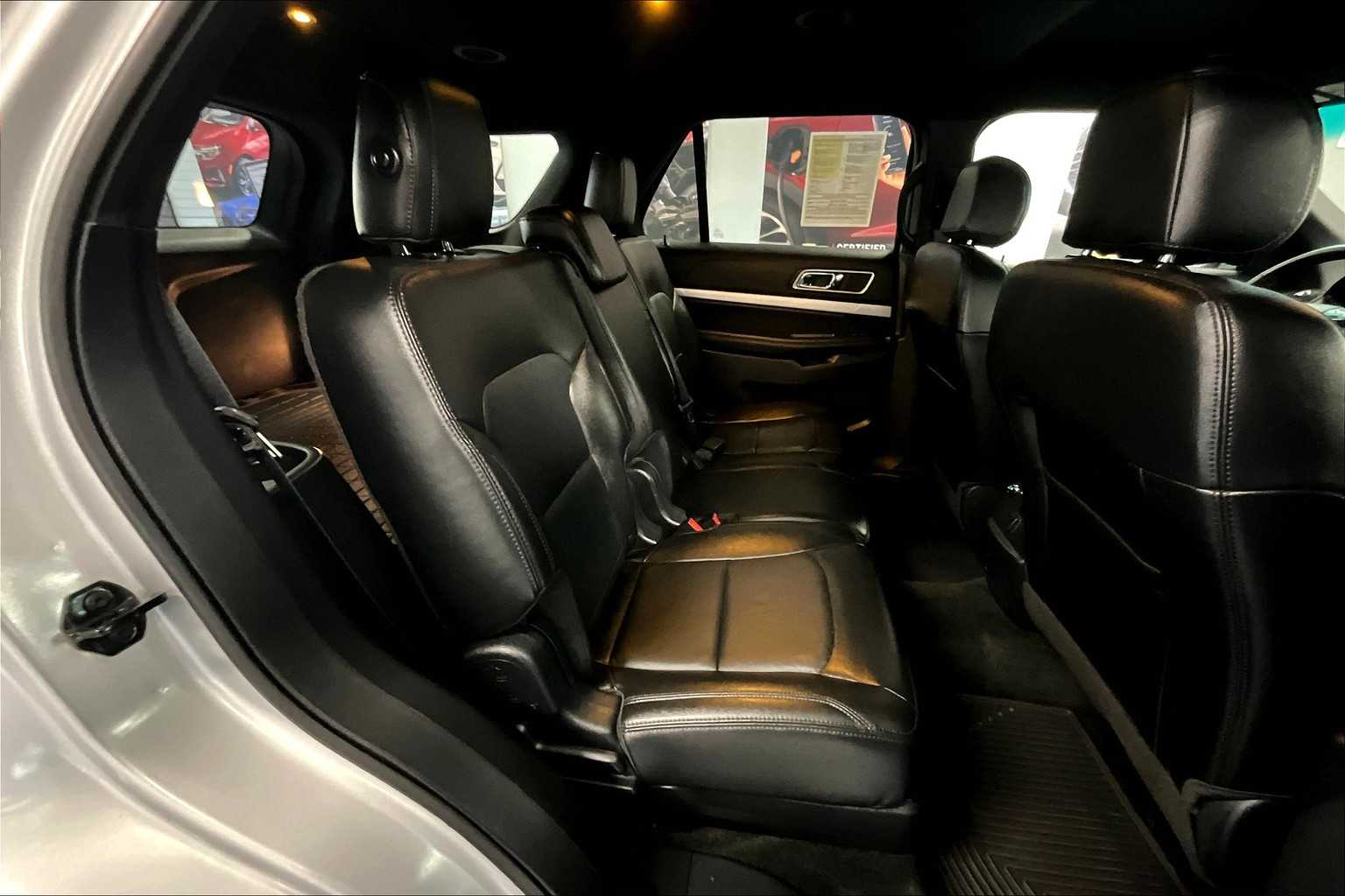 2017 Ford Explorer XLT - Photo 16