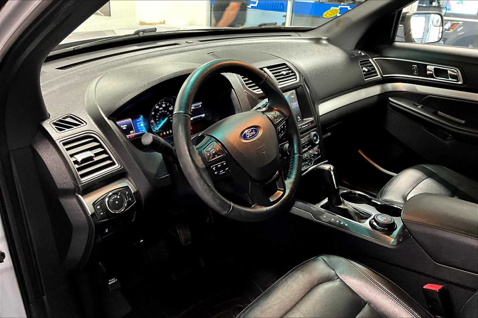 2017 Ford Explorer XLT - Photo 8
