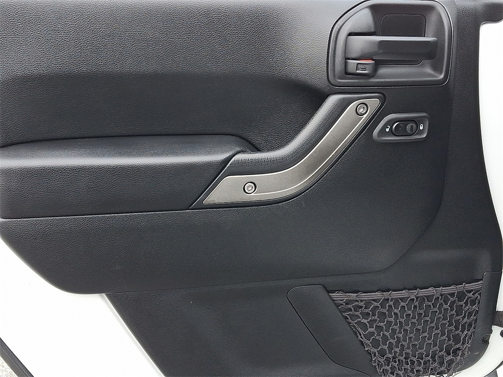 2018 Jeep Wrangler JK Willys Wheeler - Photo 13