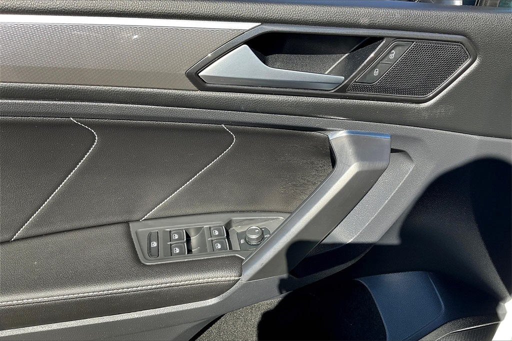 2023 Volkswagen Tiguan 2.0T SE R-Line Black - Photo 37