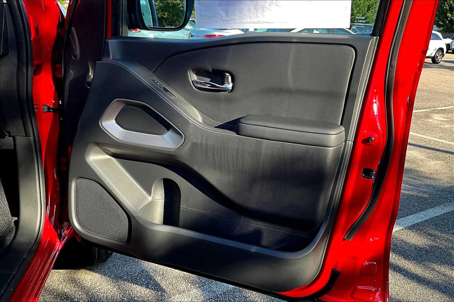 2025 Nissan Frontier SV - Photo 12