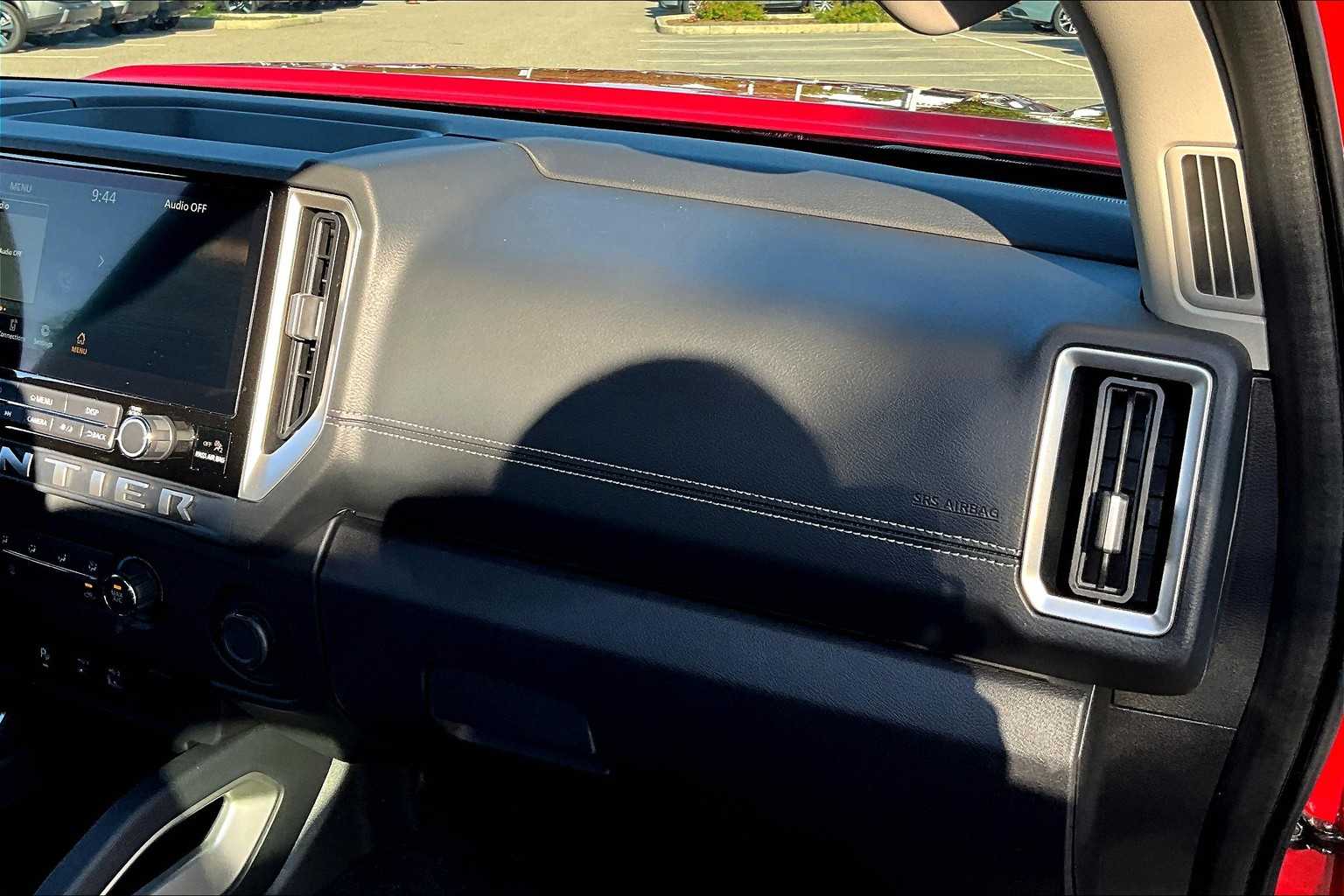 2025 Nissan Frontier SV - Photo 13