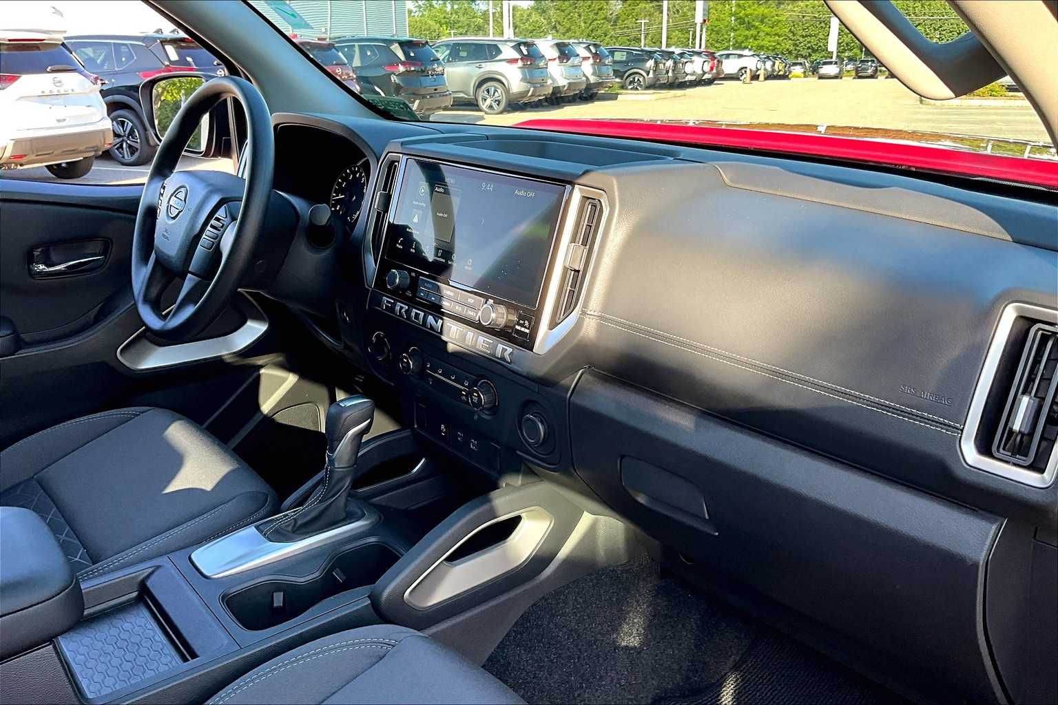 2025 Nissan Frontier SV - Photo 14