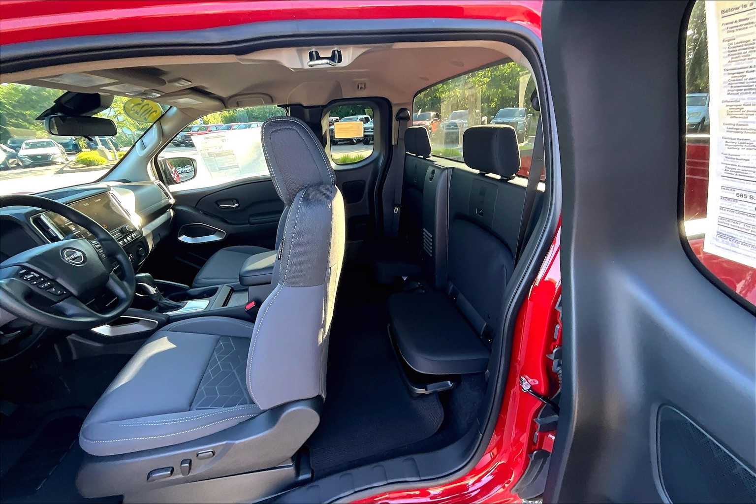 2025 Nissan Frontier SV - Photo 15