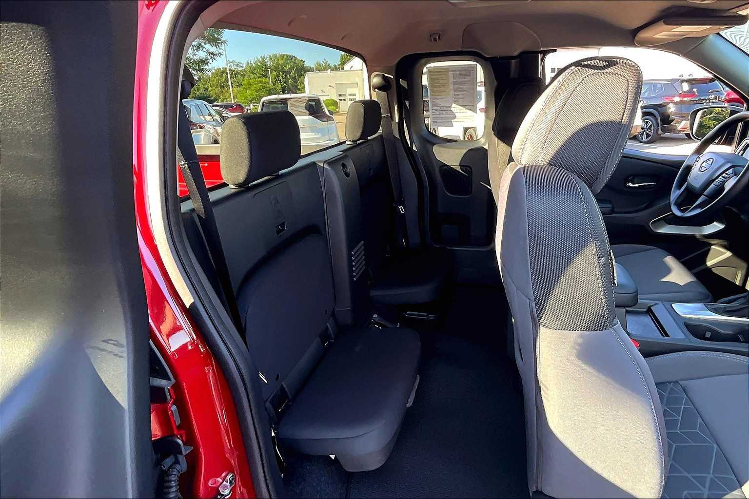 2025 Nissan Frontier SV - Photo 16