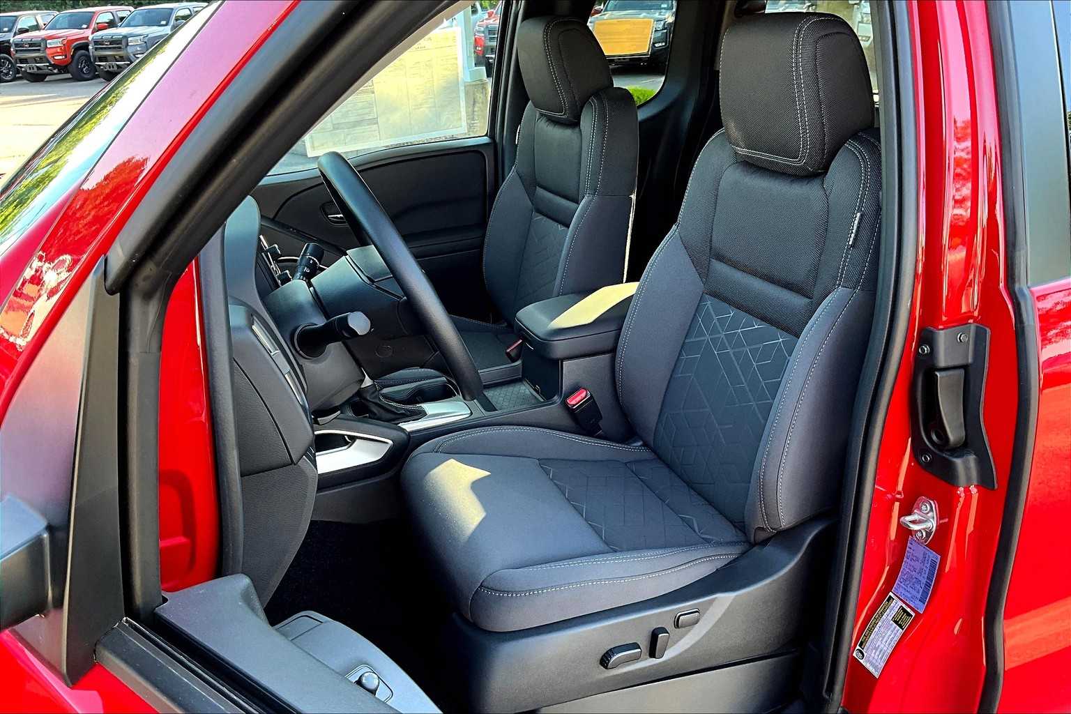 2025 Nissan Frontier SV - Photo 10