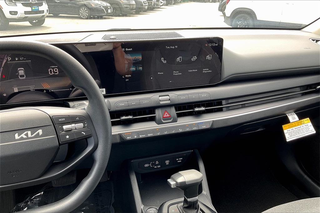 2025 Kia K4 LXS - Photo 13