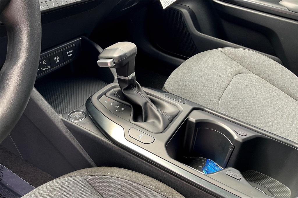 2025 Kia K4 LXS - Photo 14
