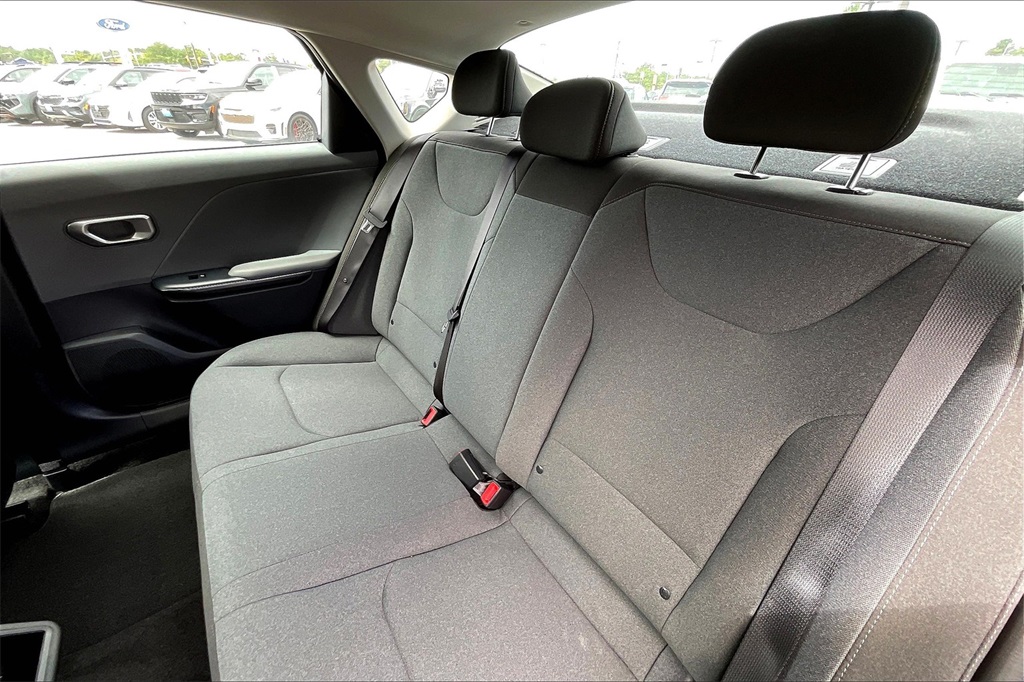 2025 Kia K4 LXS - Photo 15