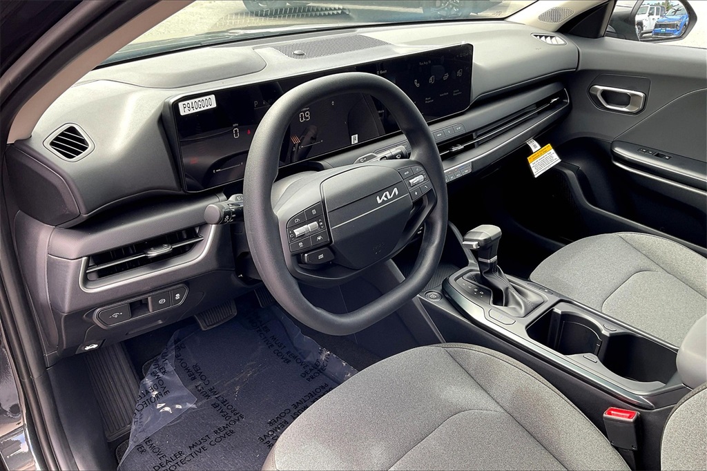 2025 Kia K4 LXS - Photo 9