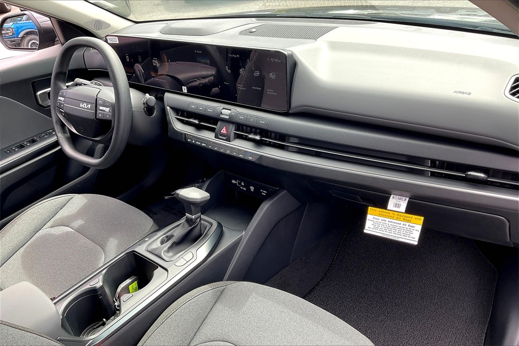 2025 Kia K4 LXS - Photo 10