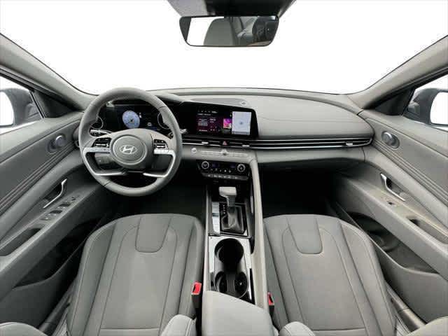 2025 Hyundai Elantra SEL Convenience - Photo 11