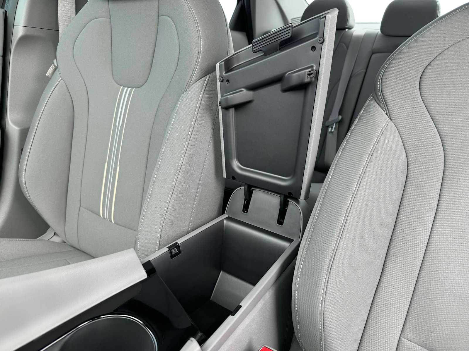 2025 Hyundai Elantra SEL Convenience - Photo 18