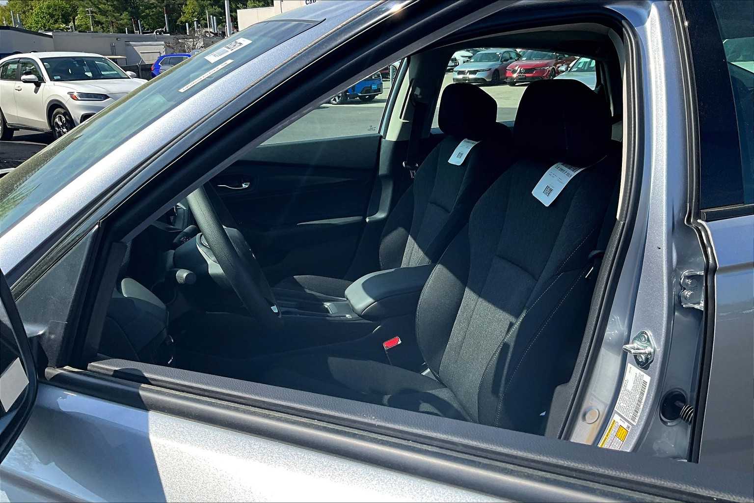 2025 Honda Accord SE - Photo 11