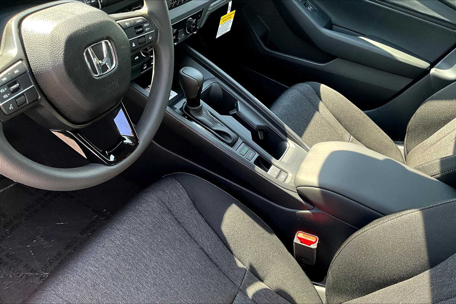 2025 Honda Accord SE - Photo 14