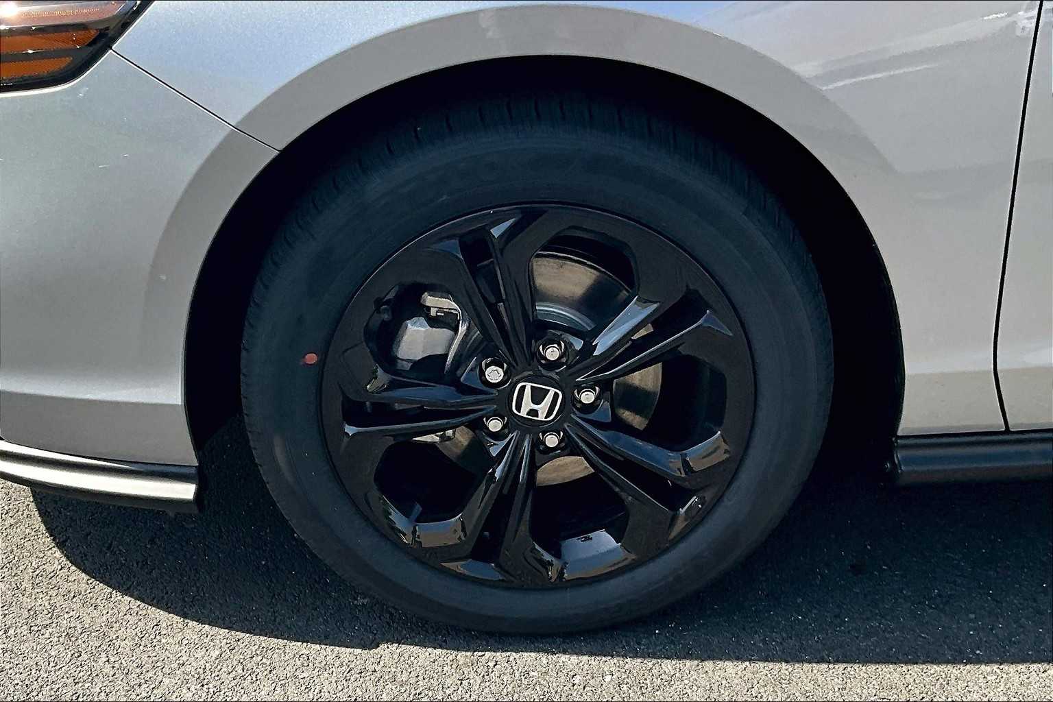 2025 Honda Accord SE - Photo 8