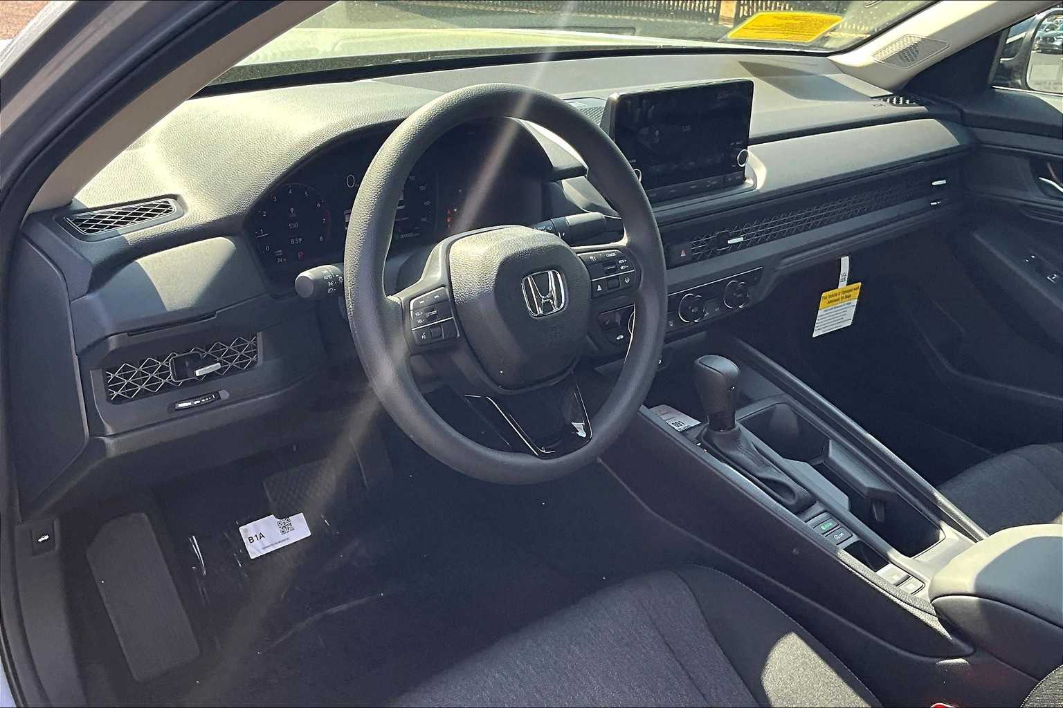 2025 Honda Accord SE - Photo 9