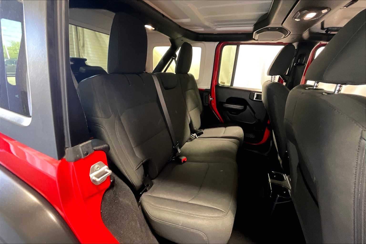 2018 Jeep Wrangler Unlimited Sport S - Photo 16