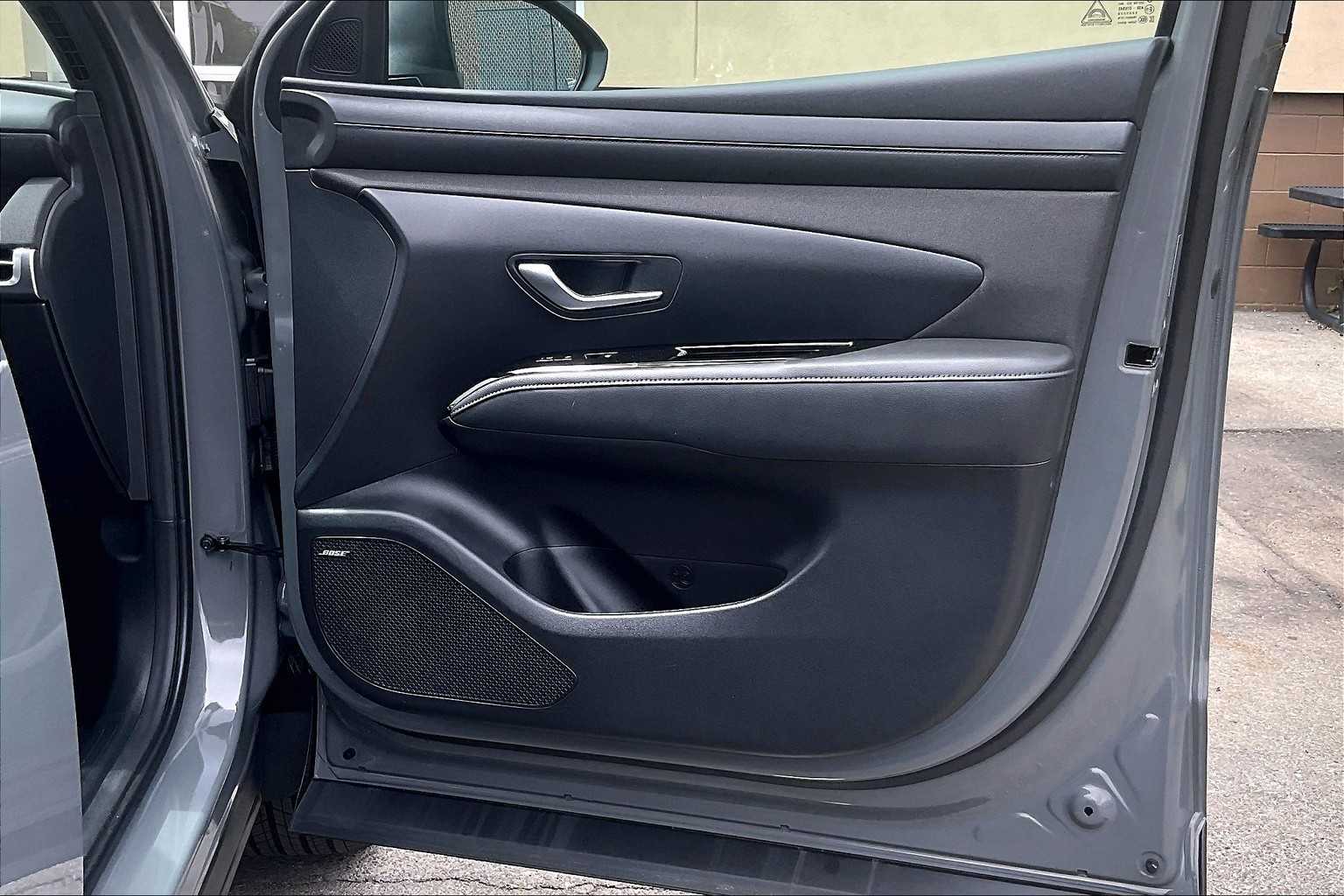 2025 Hyundai Santa Cruz Limited - Photo 12