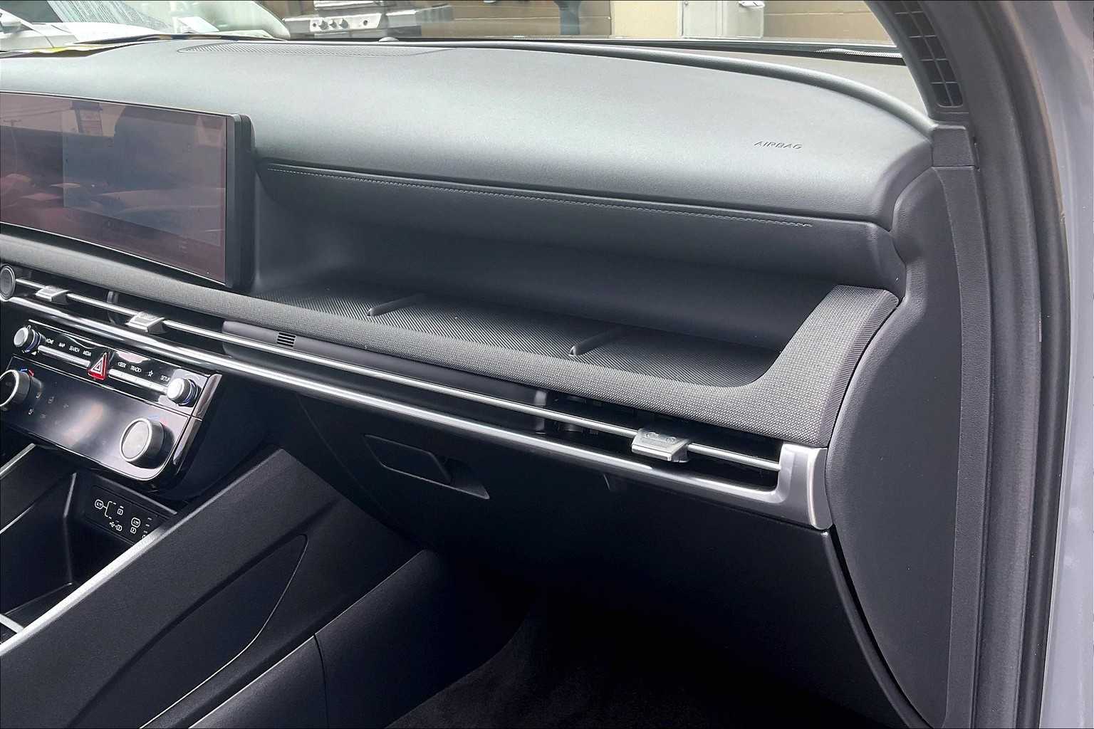 2025 Hyundai Santa Cruz Limited - Photo 13