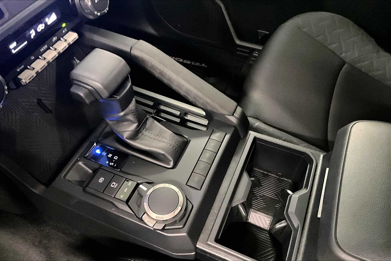 2025 Toyota Tacoma SR - Photo 14