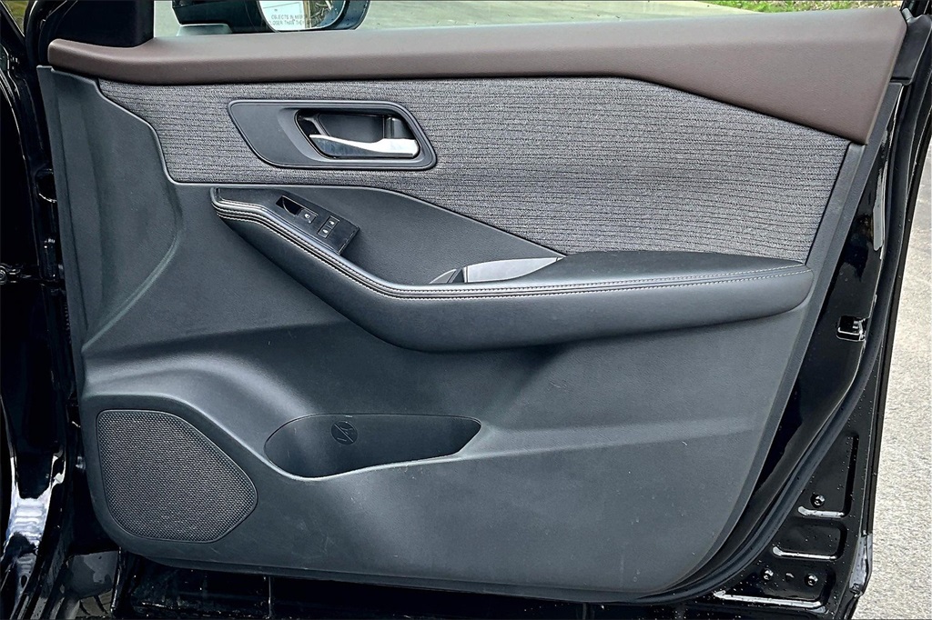 2023 Nissan Rogue SV - Photo 12