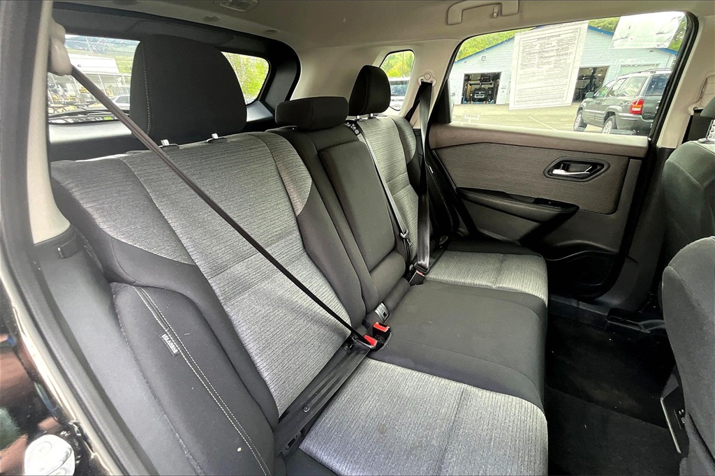 2023 Nissan Rogue SV - Photo 16