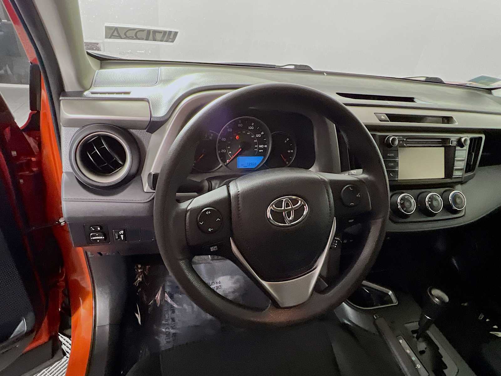 2016 Toyota RAV4 LE - Photo 11