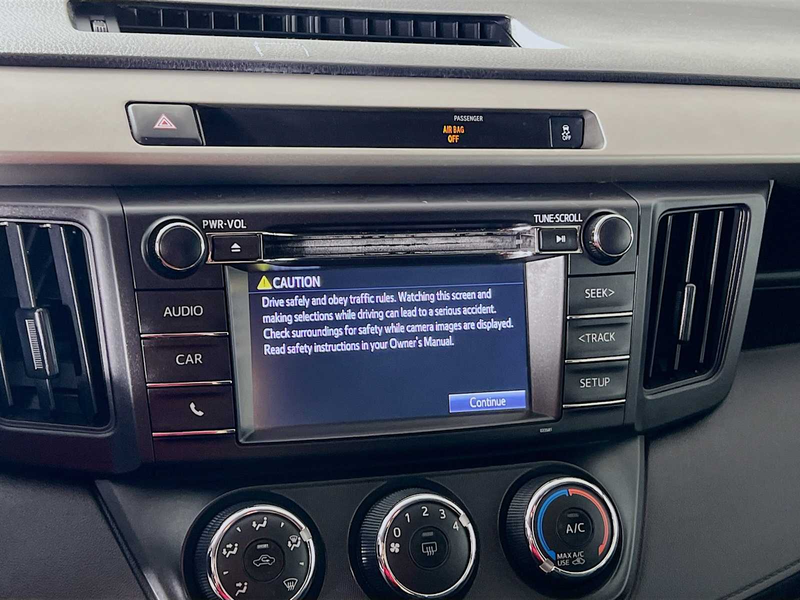 2016 Toyota RAV4 LE - Photo 14